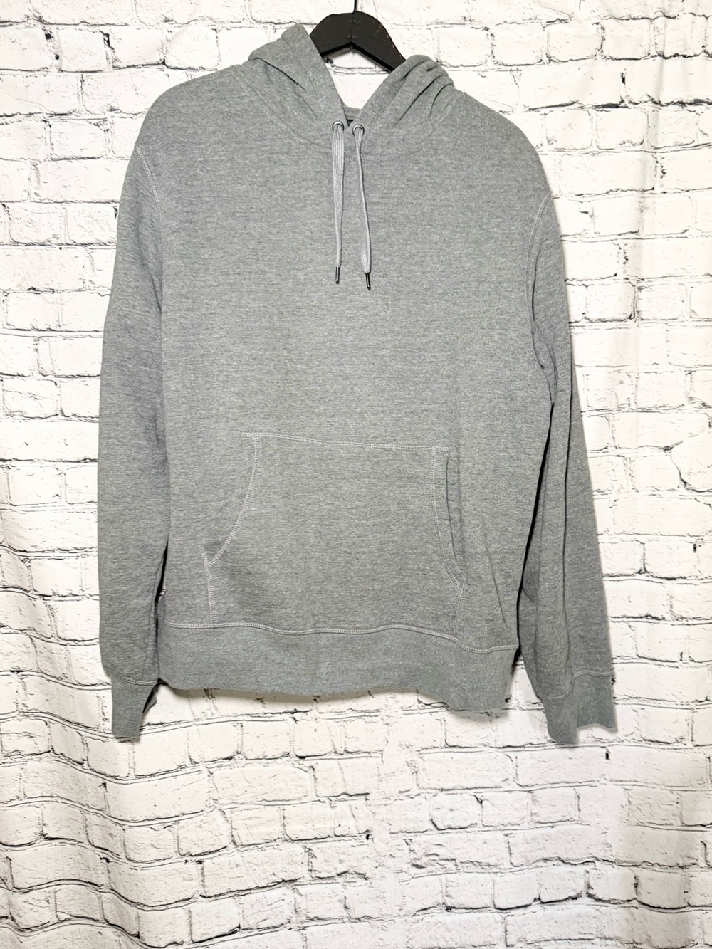 Classic Gray Pullover Hoodie - Plain Everyday Sweatshirt. Size xl